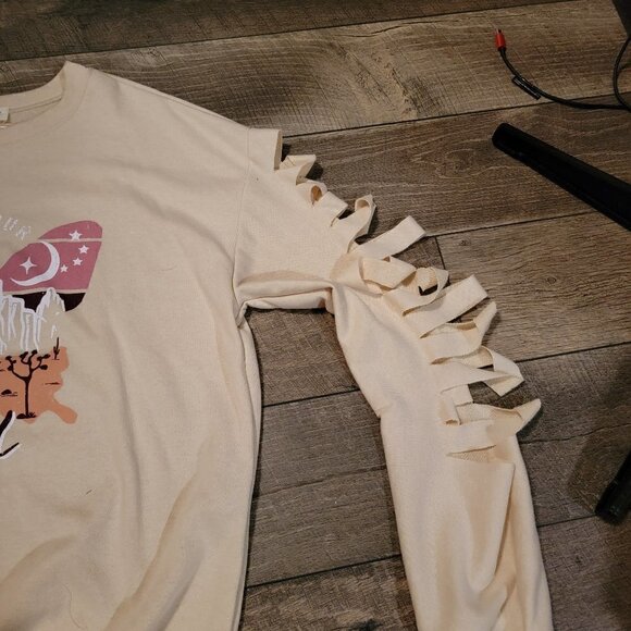 Slit Sleeve Butterfly Sweatshirt.  Cream colored size large - Picture 5 of 7